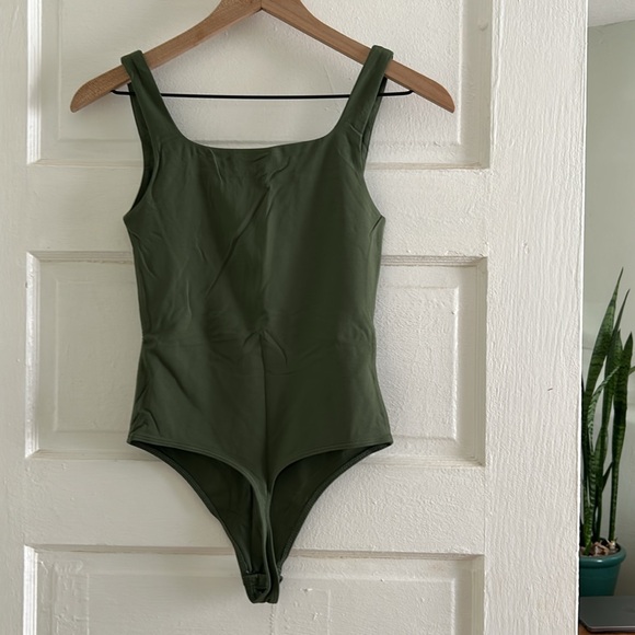 Aritzia Contour Bodysuit - Picture 4 of 11